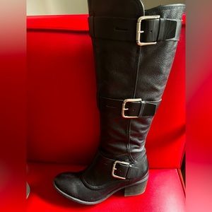 Woman’s size 7 Donald Pliner boots
